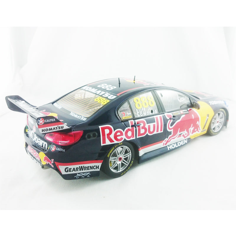 1:18 Lowndes / Luff 888 10 Years in Austalia Red Bull Suits Holden VF Classic Carlectables incl. Book 18541